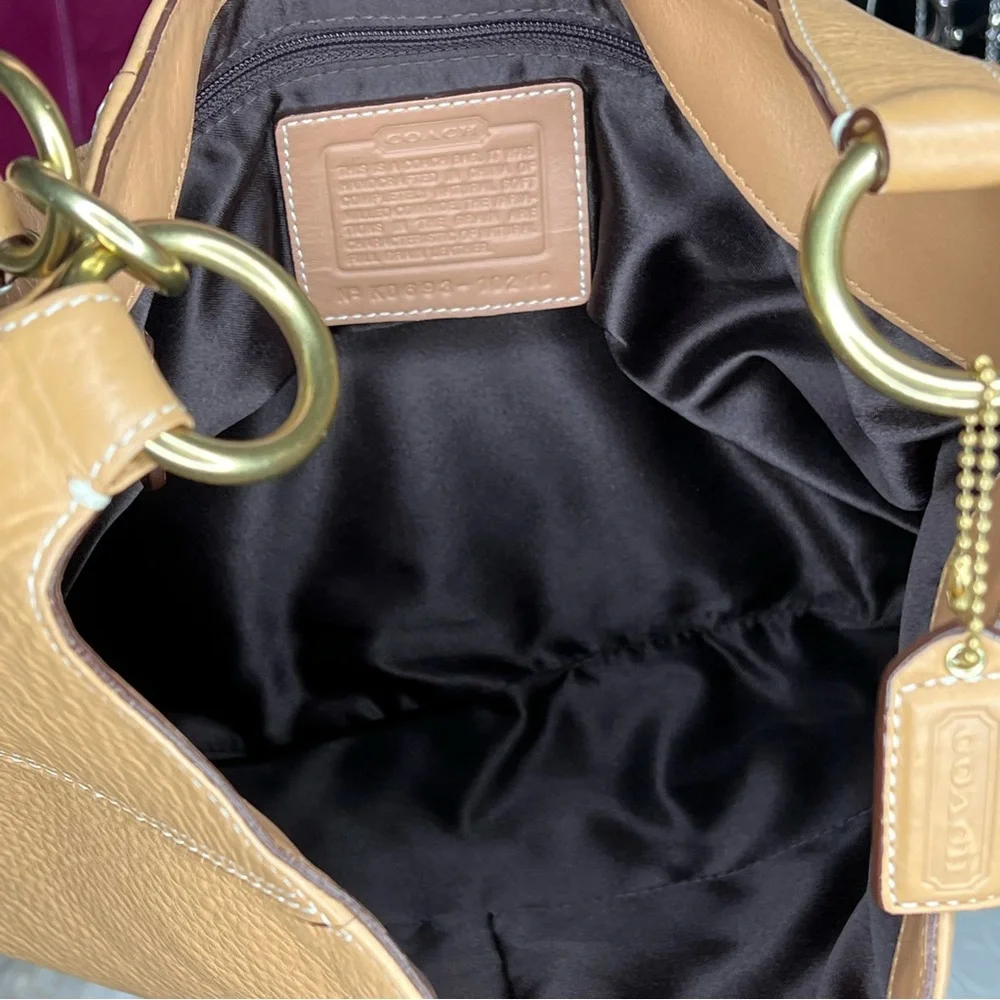 Near Vintage Coach Hamptons Tan Butterscotch Pebbled Leather Shoulder Hobo Bag - Picture 3 of 8